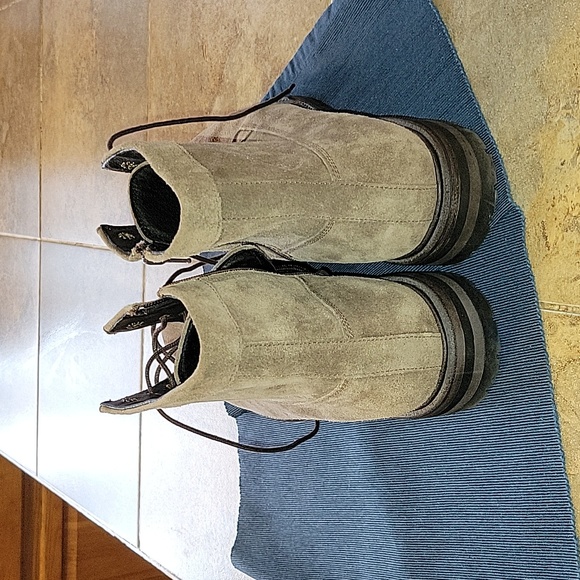 Unitnyndiversity NWOB Suede  Boots - Picture 6 of 9